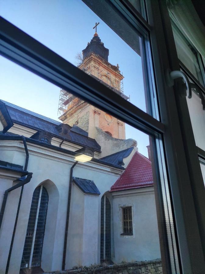 Апартаменти Біля Домініканського Костелу Kam'janec'-Podil's'kyj Esterno foto